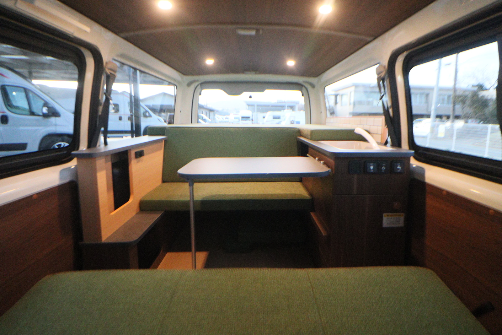 キャンピングカー バンコン ﾊｲｴｰｽ ﾄｲﾌｧｸﾄﾘｰ ｸﾞﾘｰﾝﾊﾞﾃﾞｨAﾀｲﾌﾟ