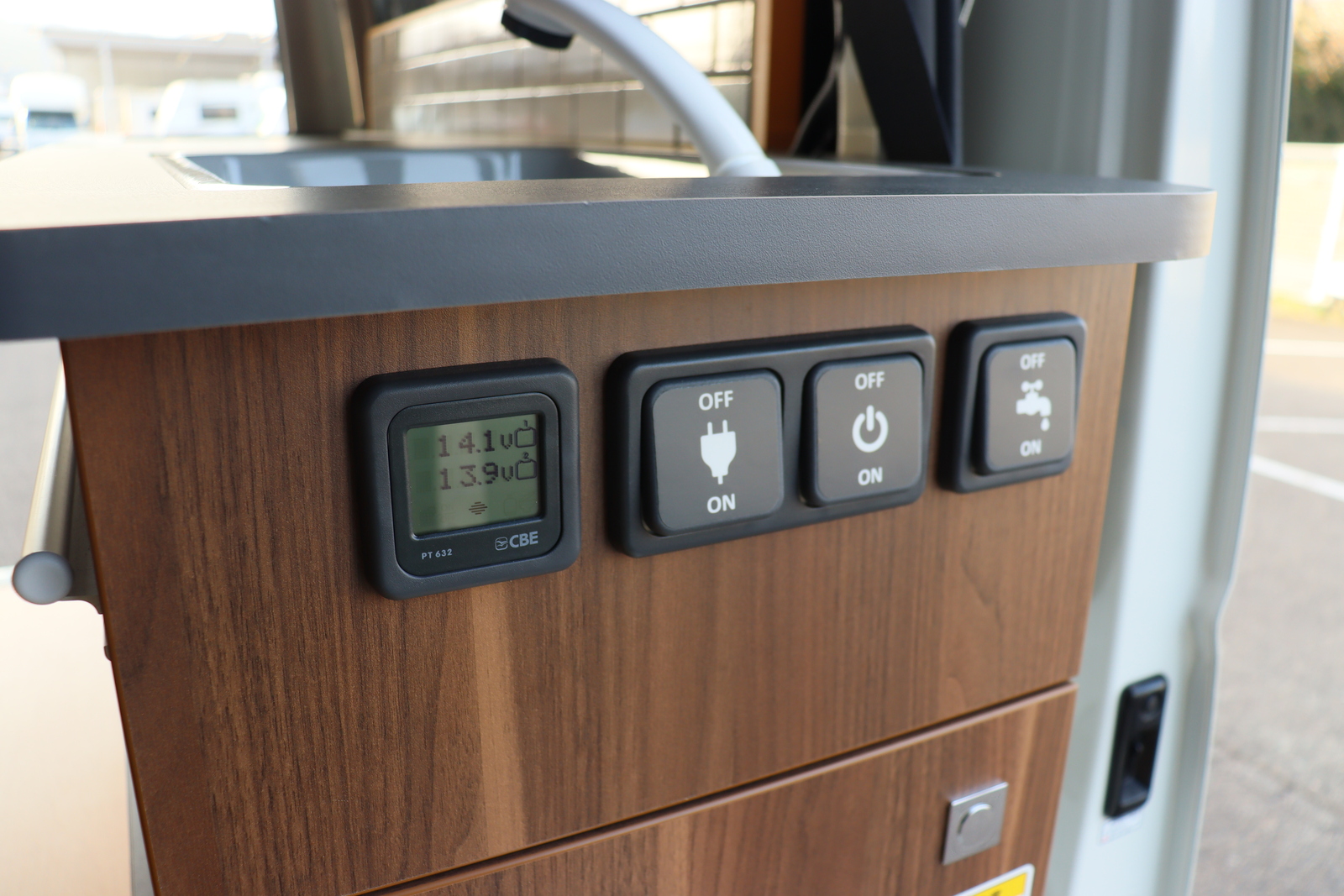 キャンピングカー バンコン ﾊｲｴｰｽ ﾄｲﾌｧｸﾄﾘｰ ｸﾞﾘｰﾝﾊﾞﾃﾞｨAﾀｲﾌﾟ