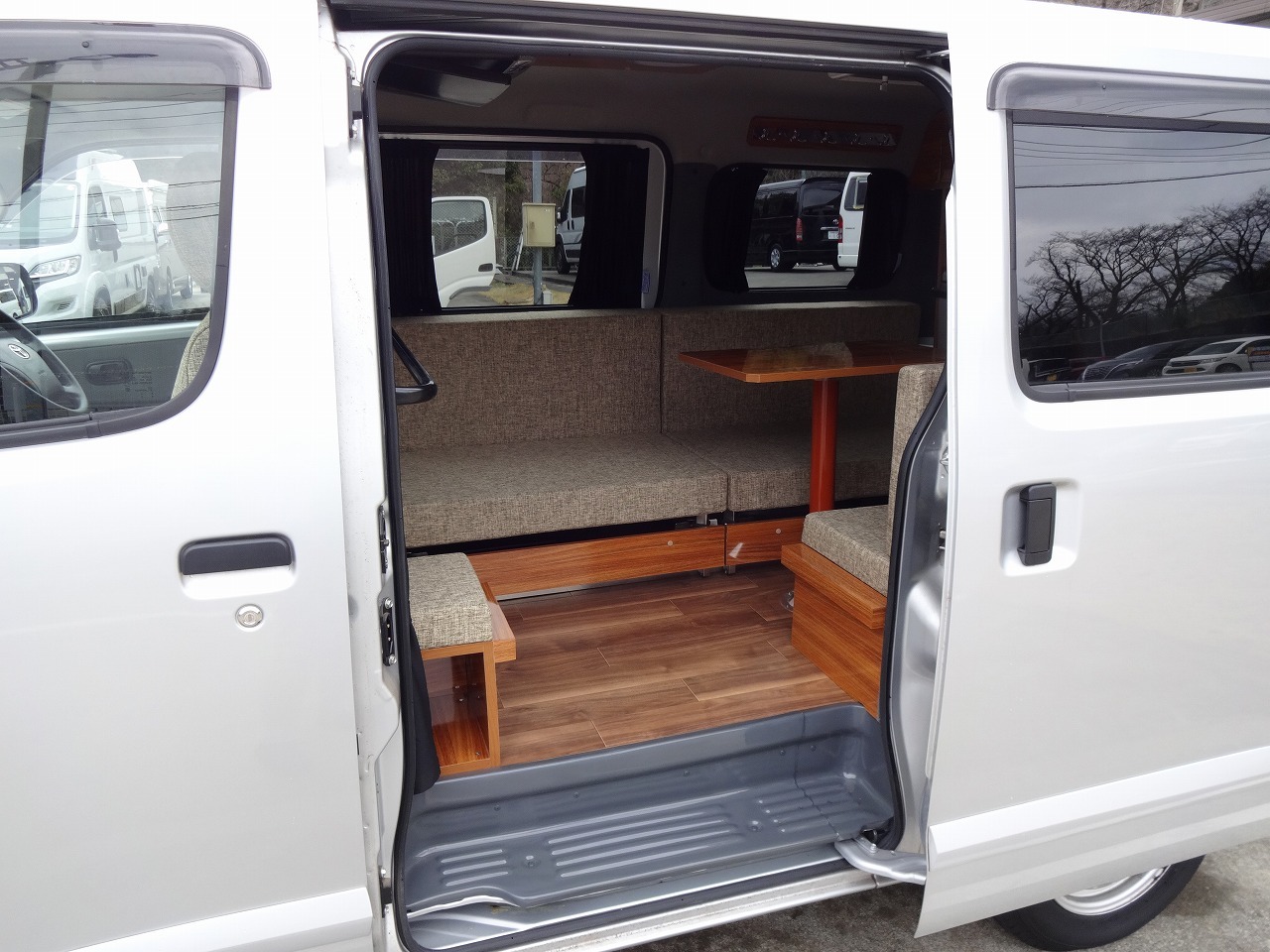 キャンピングカー バンコン ﾀｳﾝｴｰｽ ｽﾃｰｼﾞ21 ﾘｿﾞｰﾄﾃﾞｭｵ ﾙｸｼｵ