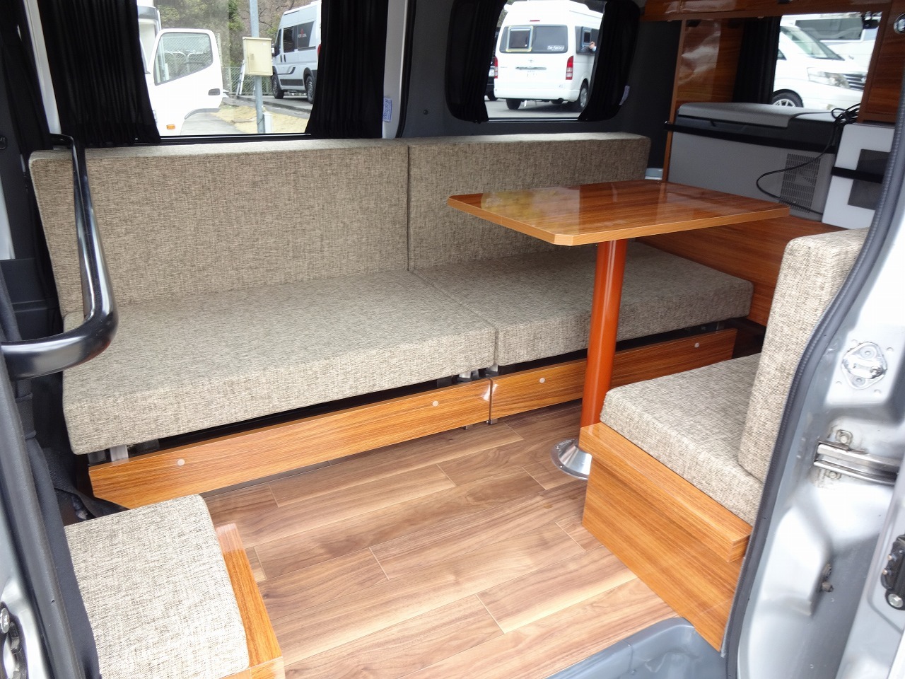 キャンピングカー バンコン ﾀｳﾝｴｰｽ ｽﾃｰｼﾞ21 ﾘｿﾞｰﾄﾃﾞｭｵ ﾙｸｼｵ