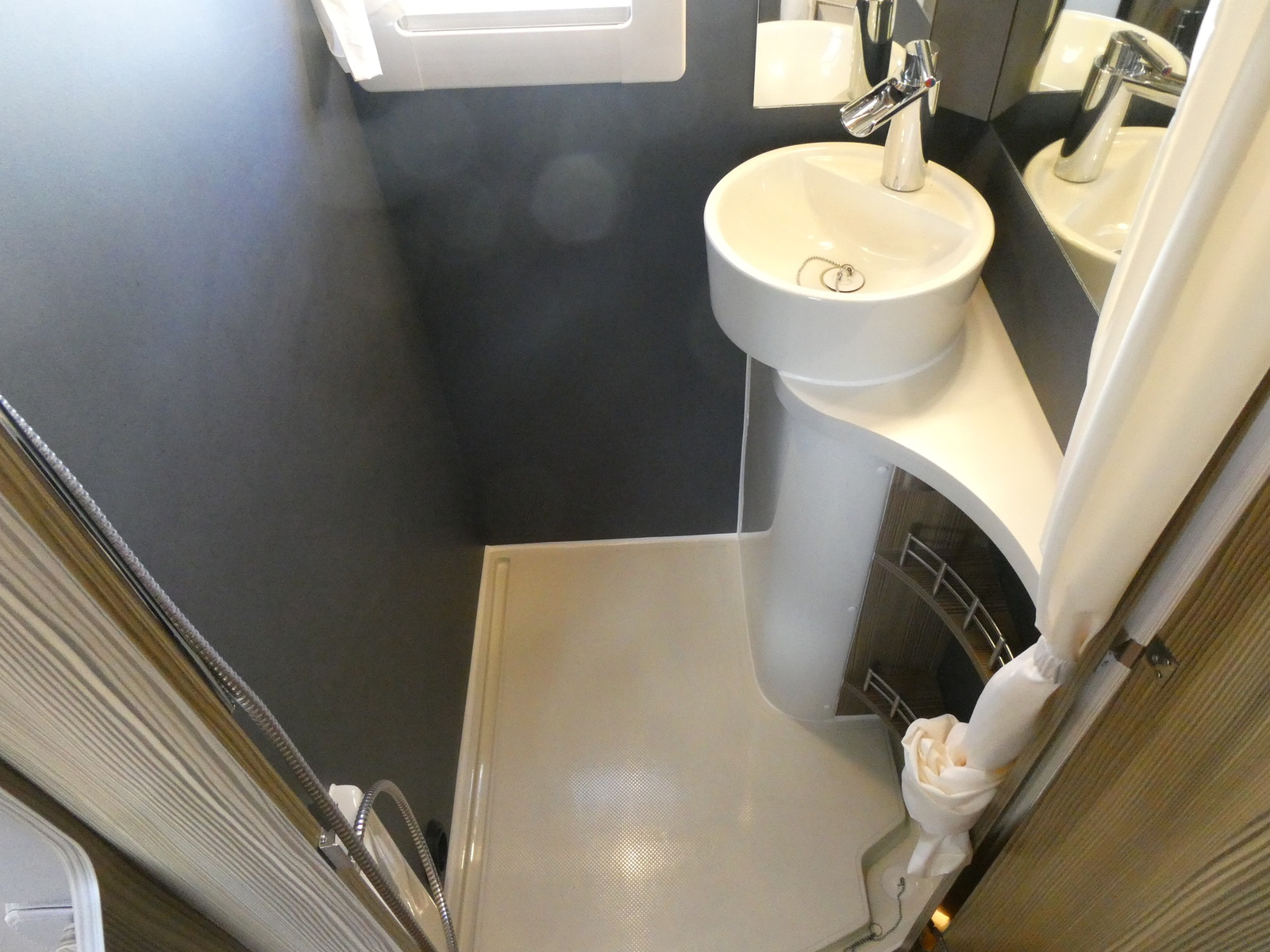 キャンピングカー キャブコン ﾊﾞﾝﾃｯｸ　ｼﾞﾙ520　GDY系ﾘｱﾀﾞﾌﾞﾙﾀｲﾔ　家AC