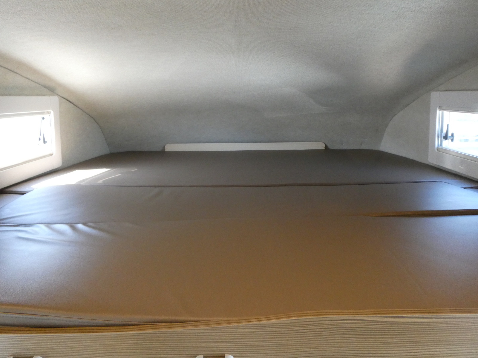 キャンピングカー キャブコン ﾊﾞﾝﾃｯｸ　ｼﾞﾙ520　GDY系ﾘｱﾀﾞﾌﾞﾙﾀｲﾔ　家AC