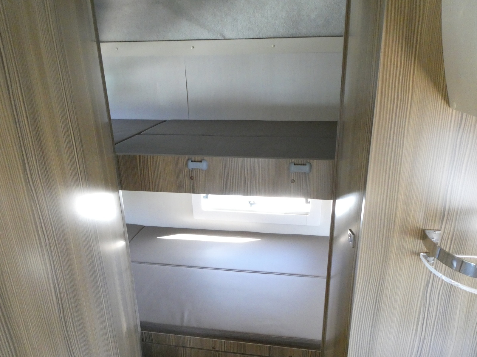 キャンピングカー キャブコン ﾊﾞﾝﾃｯｸ　ｼﾞﾙ520　GDY系ﾘｱﾀﾞﾌﾞﾙﾀｲﾔ　家AC