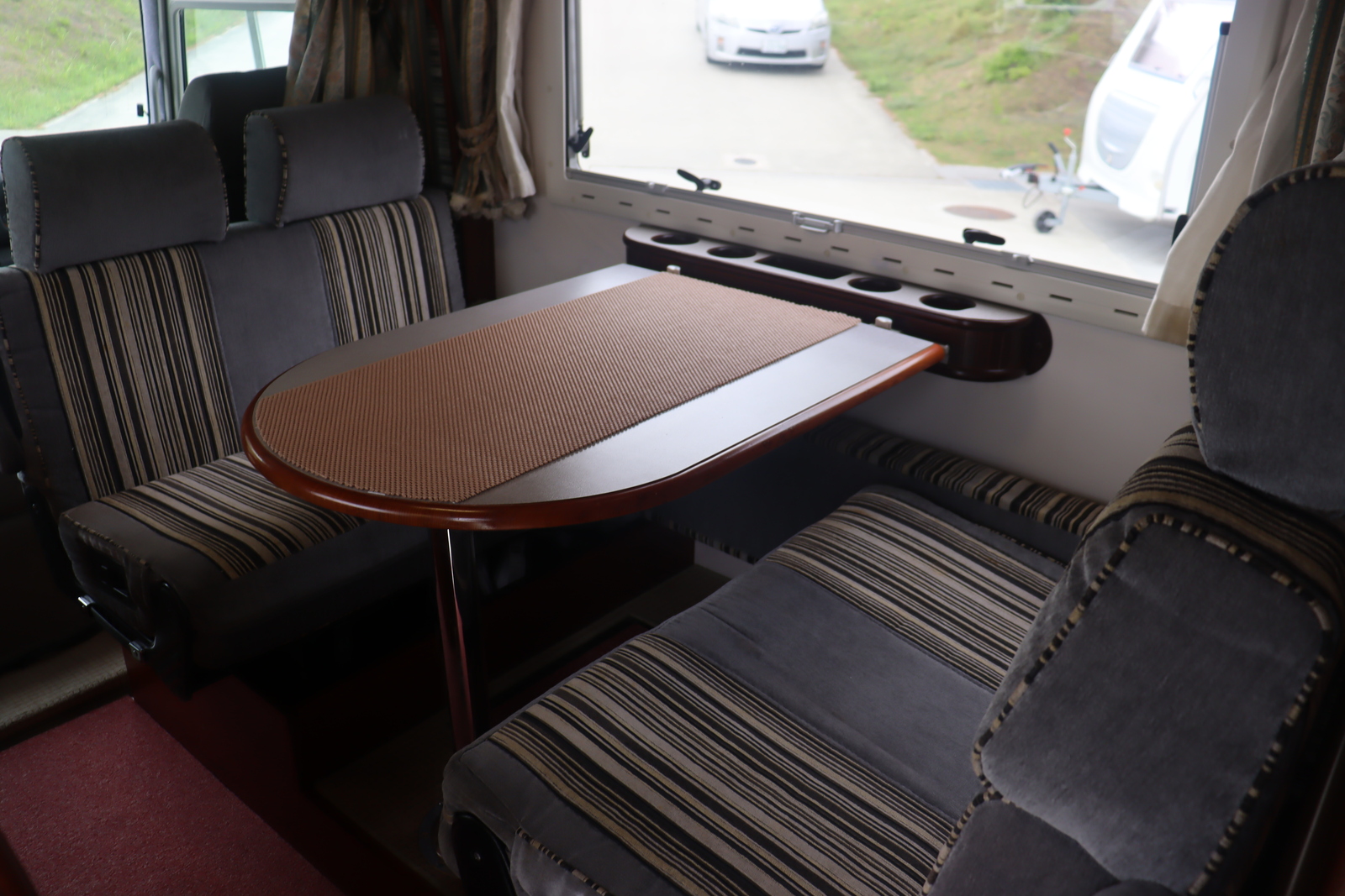 キャンピングカー バスコン ﾘｴｯｾⅡ ﾅｯﾂRV ﾎﾞｰﾀﾞｰ60　発電機