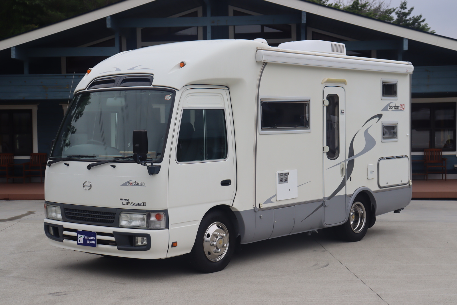 キャンピングカー バスコン ﾘｴｯｾⅡ ﾅｯﾂRV ﾎﾞｰﾀﾞｰ60　発電機