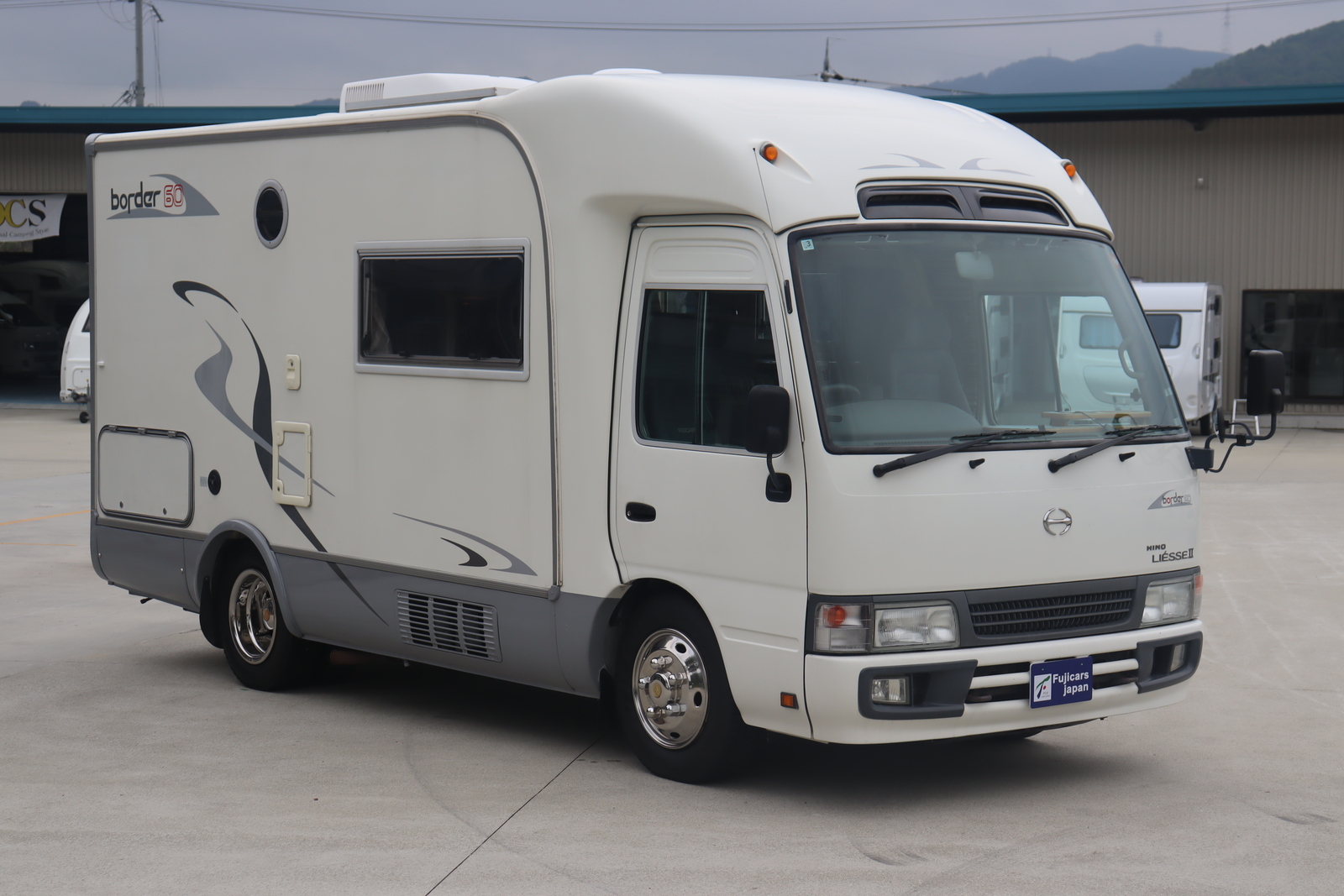 キャンピングカー バスコン ﾘｴｯｾⅡ ﾅｯﾂRV ﾎﾞｰﾀﾞｰ60　発電機