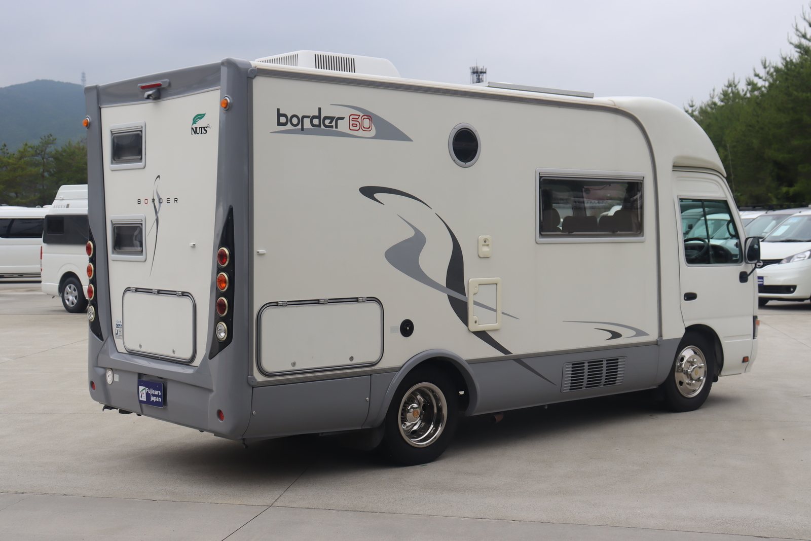 キャンピングカー バスコン ﾘｴｯｾⅡ ﾅｯﾂRV ﾎﾞｰﾀﾞｰ60　発電機