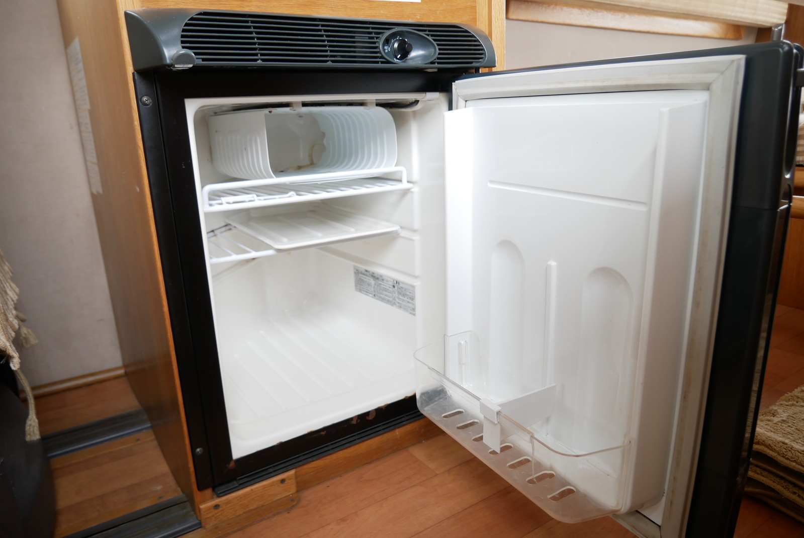 キャンピングカー バンコン ﾊｲｴｰｽｶﾄｰﾓｰﾀｰｱｼﾞｱﾝ FF暖房 ﾘﾁｳﾑ4WD