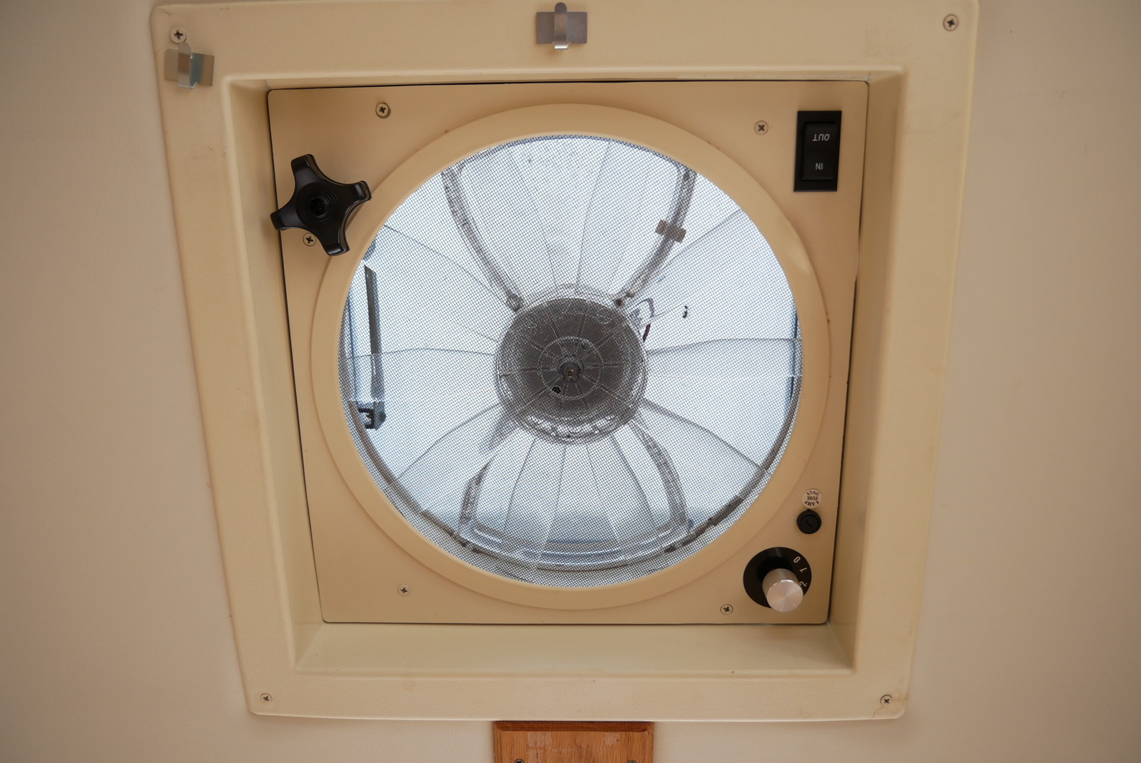 キャンピングカー バンコン ﾊｲｴｰｽｶﾄｰﾓｰﾀｰｱｼﾞｱﾝ FF暖房 ﾘﾁｳﾑ4WD