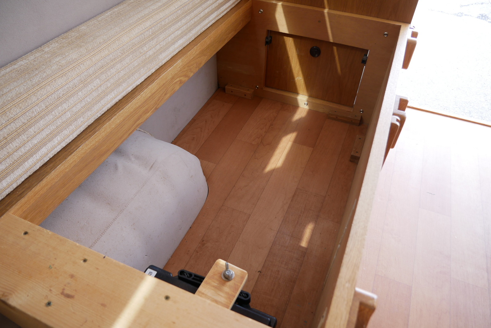 キャンピングカー バンコン ﾊｲｴｰｽｶﾄｰﾓｰﾀｰｱｼﾞｱﾝ FF暖房 ﾘﾁｳﾑ4WD