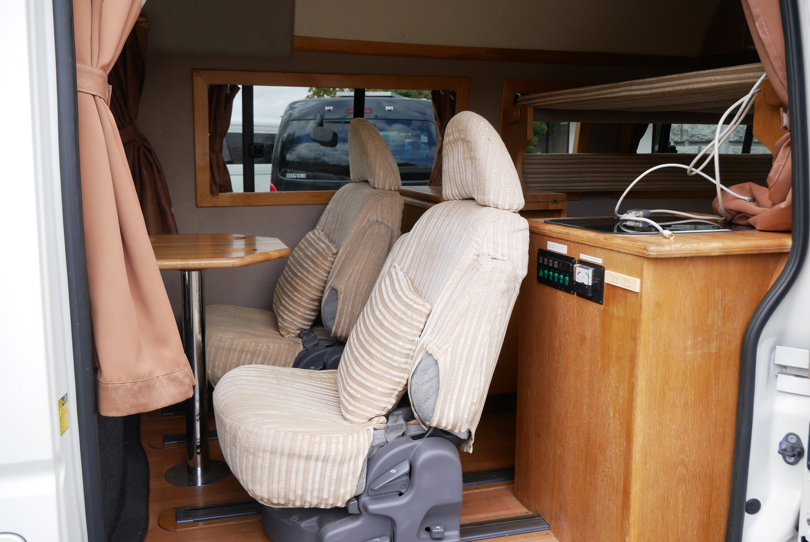 キャンピングカー バンコン ﾊｲｴｰｽｶﾄｰﾓｰﾀｰｱｼﾞｱﾝ FF暖房 ﾘﾁｳﾑ4WD