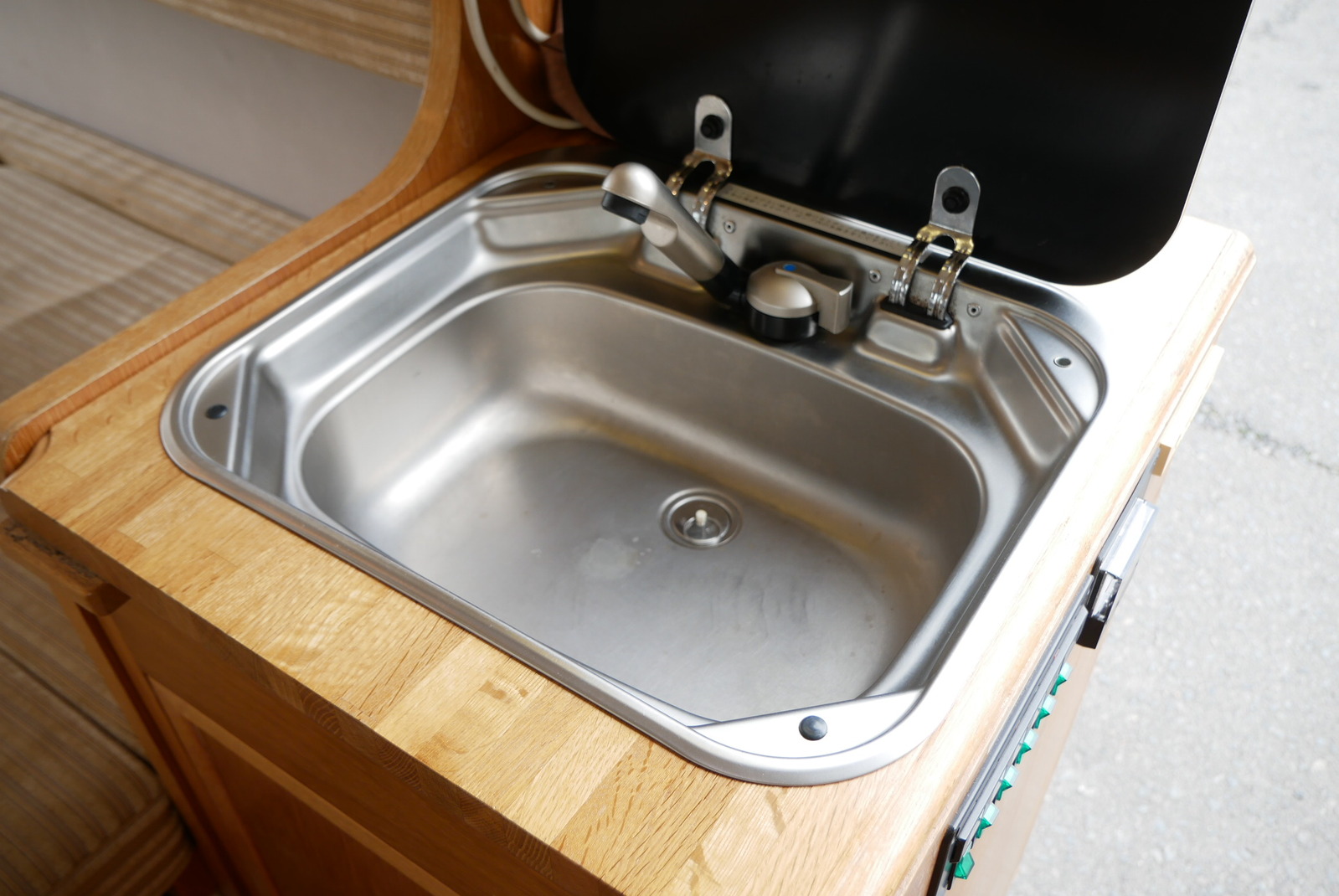 キャンピングカー バンコン ﾊｲｴｰｽｶﾄｰﾓｰﾀｰｱｼﾞｱﾝ FF暖房 ﾘﾁｳﾑ4WD