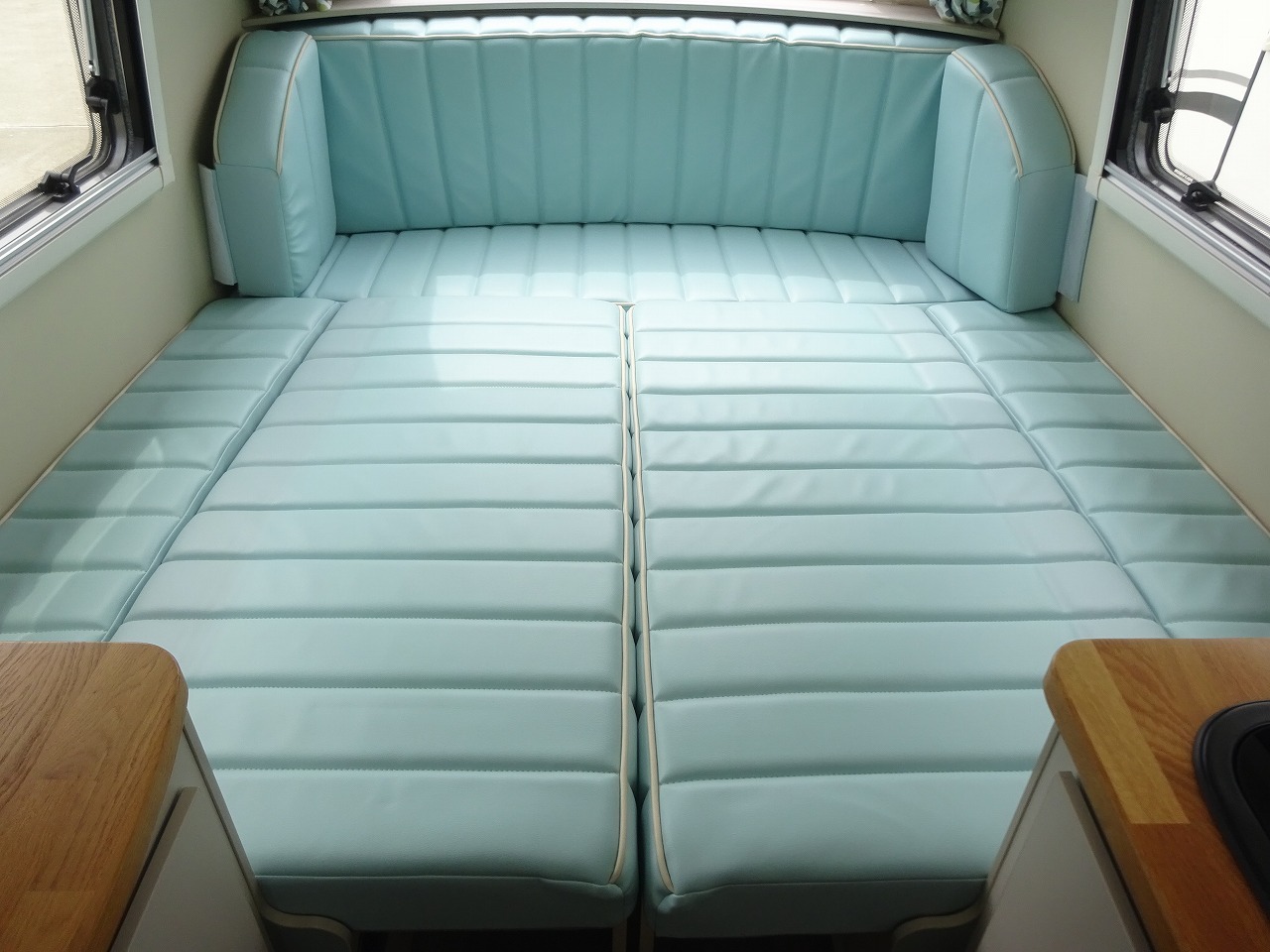 キャンピングカー トレーラー ﾍﾞｱﾌｯﾄ ｷｬﾗﾊﾞﾝ　温水　FF　冷蔵庫