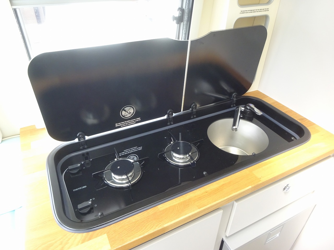 キャンピングカー トレーラー ﾍﾞｱﾌｯﾄ ｷｬﾗﾊﾞﾝ　温水　FF　冷蔵庫