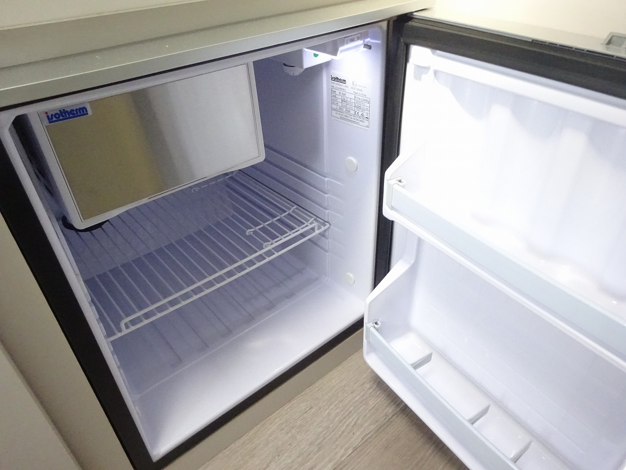 キャンピングカー トレーラー ﾍﾞｱﾌｯﾄ ｷｬﾗﾊﾞﾝ　温水　FF　冷蔵庫