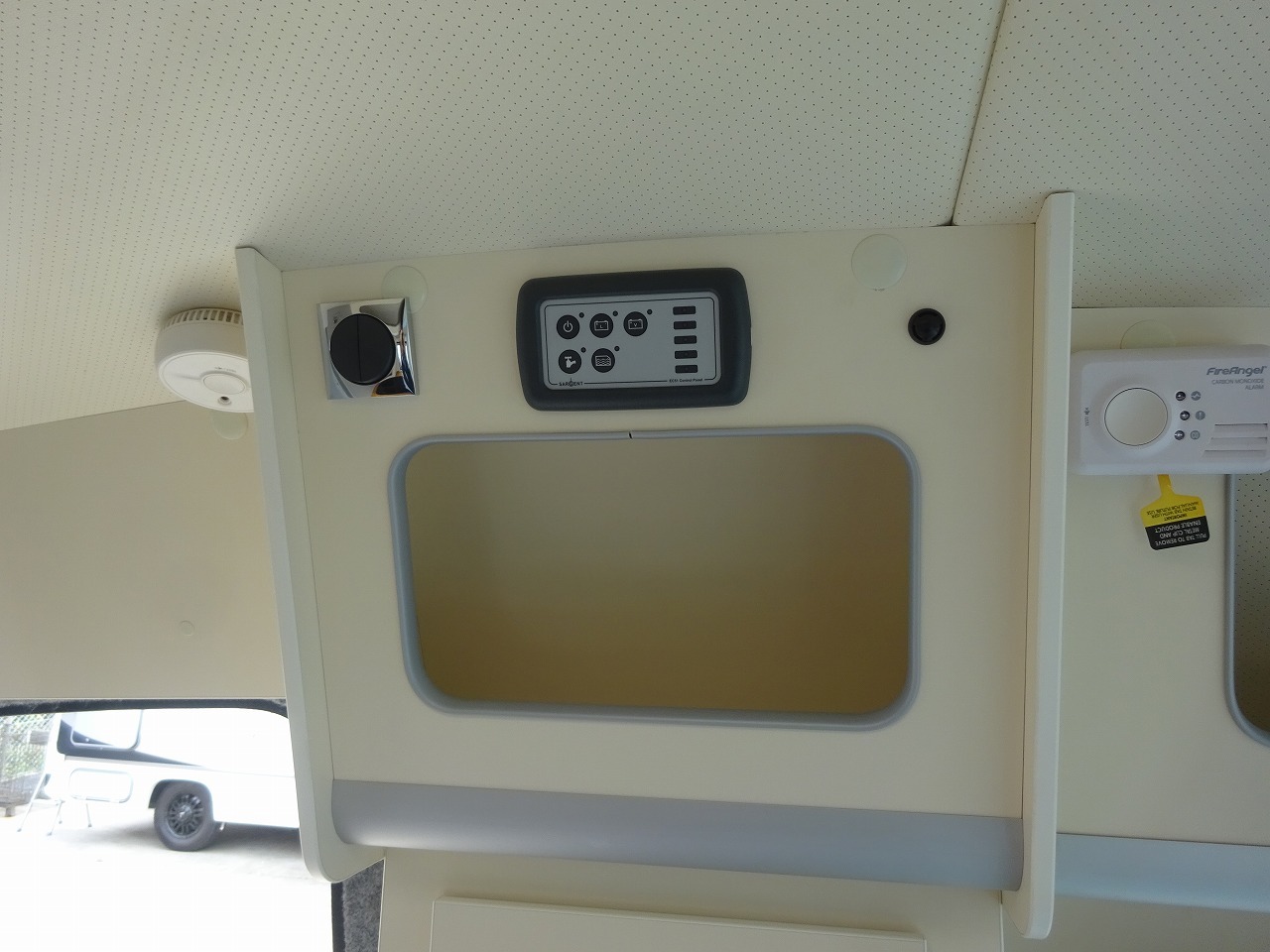 キャンピングカー トレーラー ﾍﾞｱﾌｯﾄ ｷｬﾗﾊﾞﾝ　温水　FF　冷蔵庫