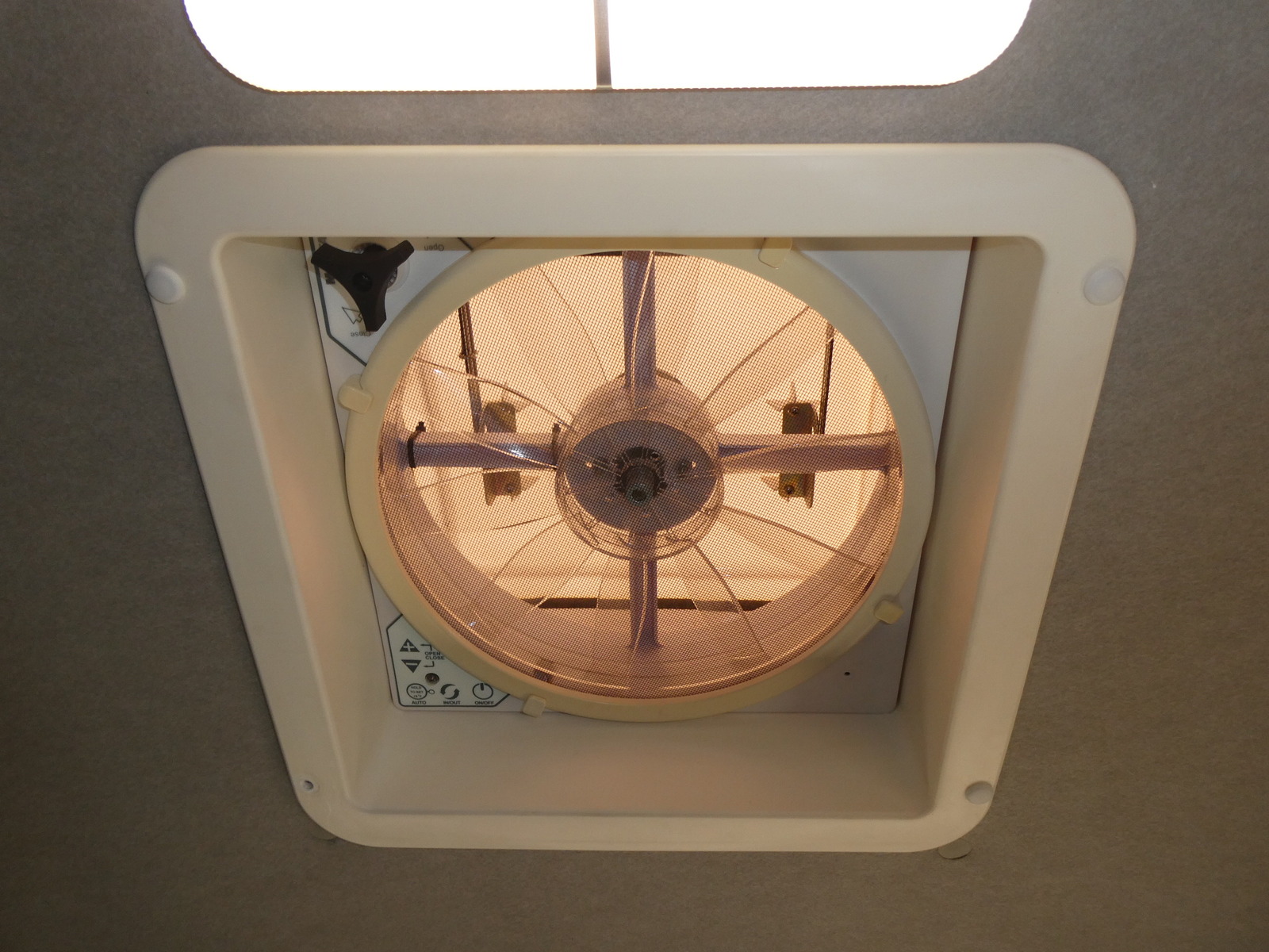 キャンピングカー バンコン ｸﾞﾗﾝﾄﾞｷｬﾋﾞﾝ　ｵﾘｼﾞﾅﾙ　社外ｽｰﾊﾟｰﾁｬｰｼﾞｬｰ