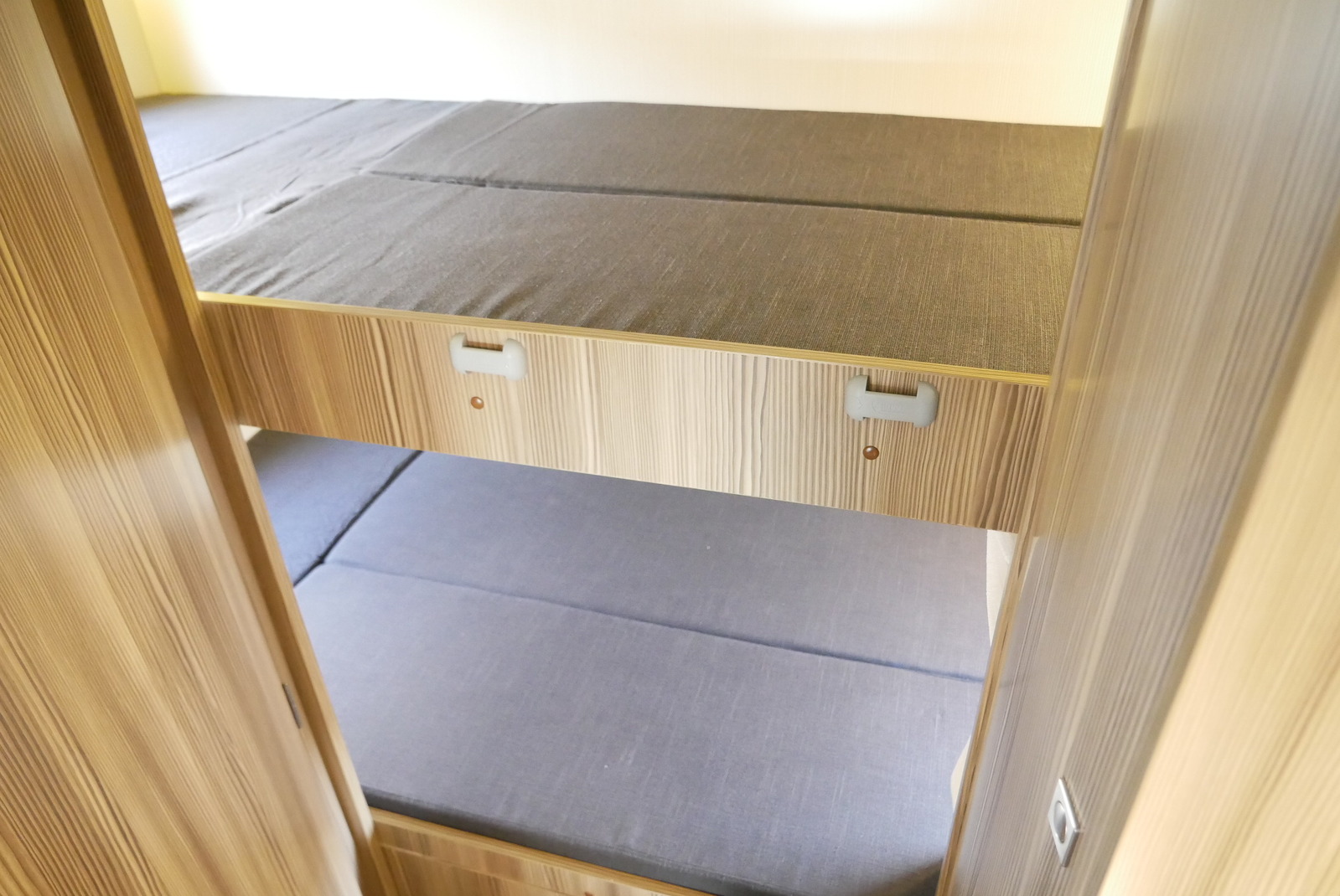 キャンピングカー キャブコン ｶﾑﾛｰﾄﾞﾊﾞﾝﾃｯｸ ｼﾞﾙ520 家ｴｱｺﾝ 4WD