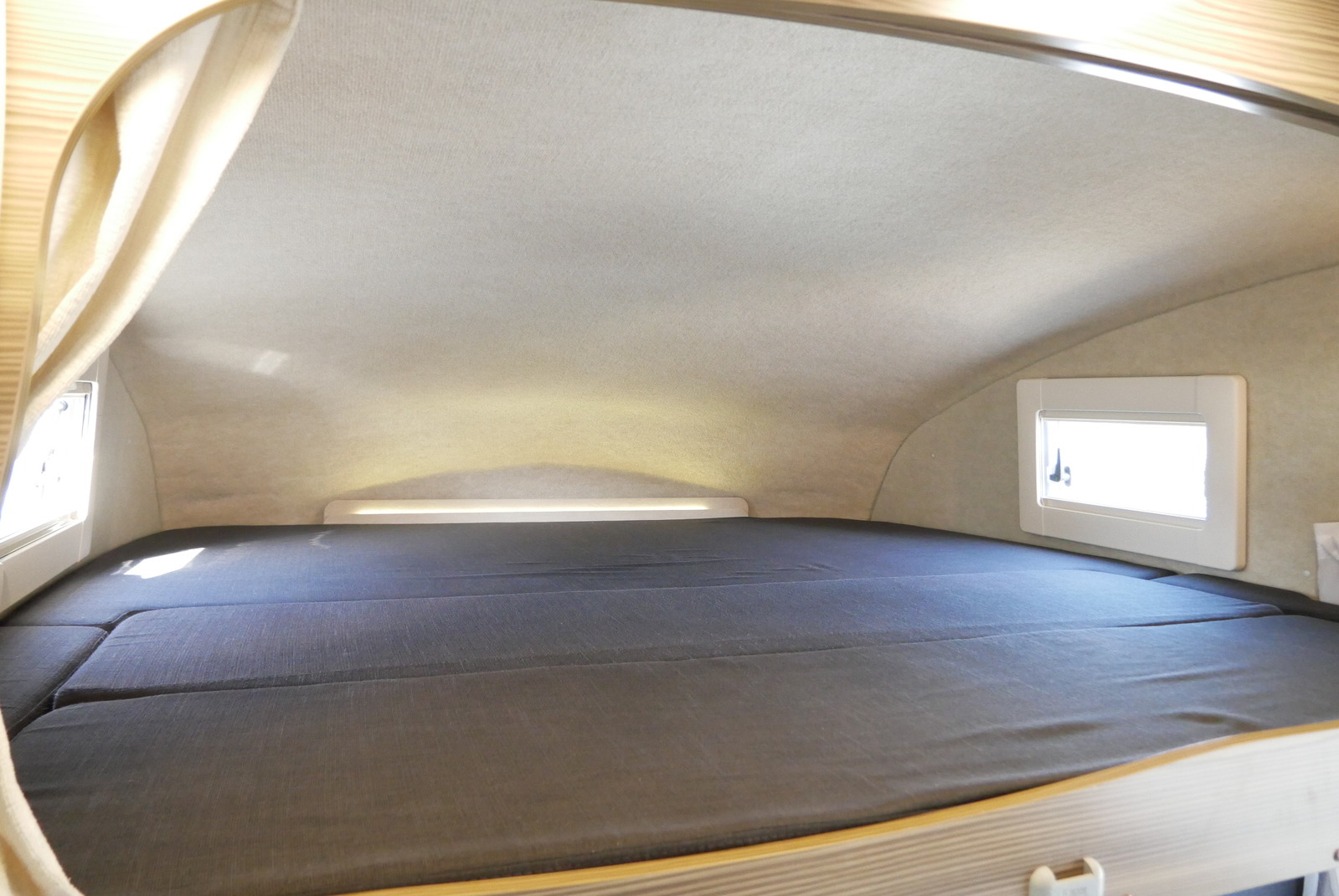 キャンピングカー キャブコン ｶﾑﾛｰﾄﾞﾊﾞﾝﾃｯｸ ｼﾞﾙ520 家ｴｱｺﾝ 4WD