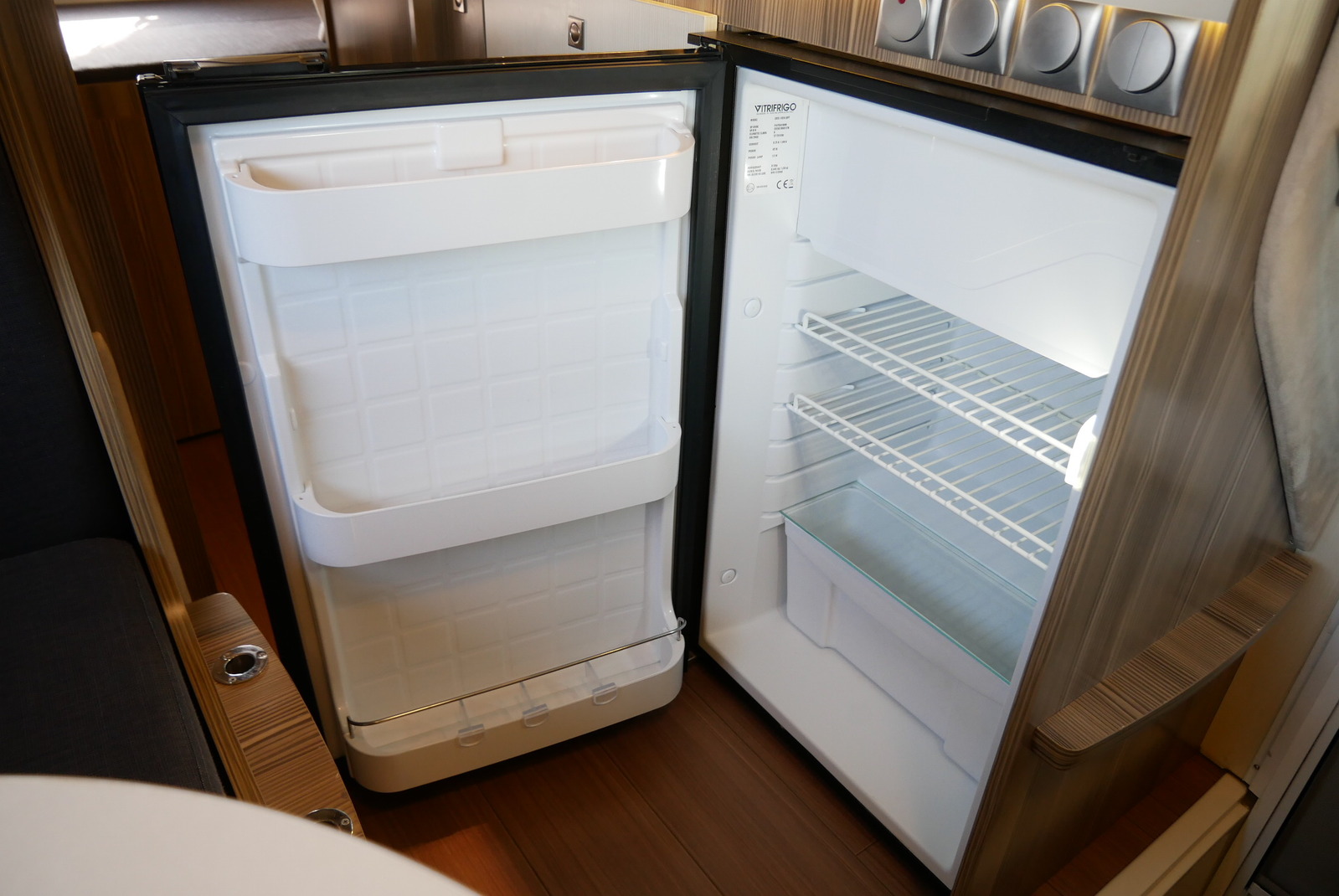 キャンピングカー キャブコン ｶﾑﾛｰﾄﾞﾊﾞﾝﾃｯｸ ｼﾞﾙ520 家ｴｱｺﾝ 4WD