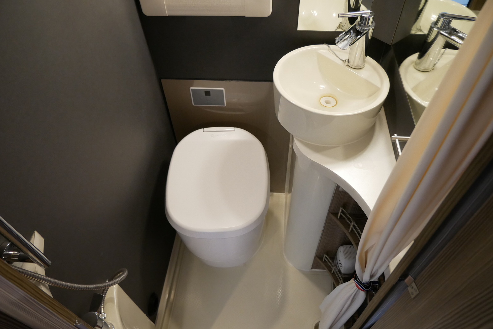 キャンピングカー キャブコン ｶﾑﾛｰﾄﾞﾊﾞﾝﾃｯｸ ｼﾞﾙ520 家ｴｱｺﾝ 4WD