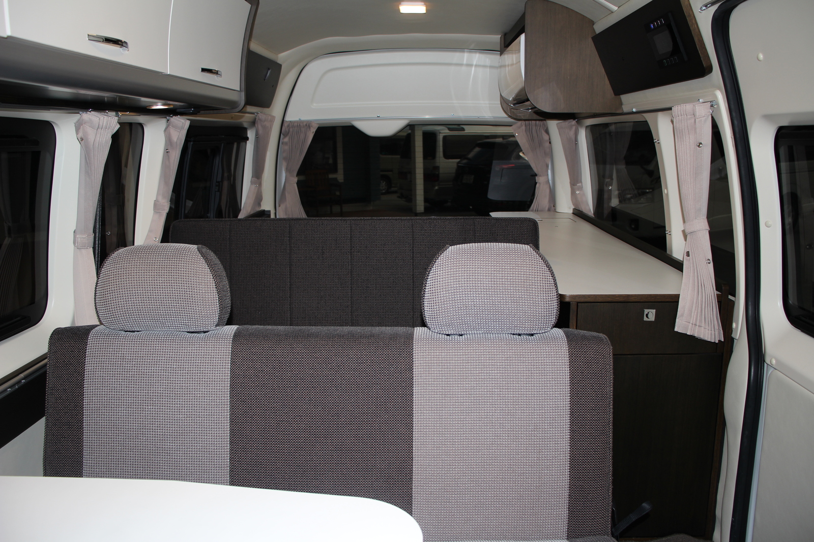 キャンピングカー バンコン ﾊｲｴｰｽ ﾄｲｽﾞﾎﾞｯｸｽ540 家庭用ｴｱｺﾝ 4WD