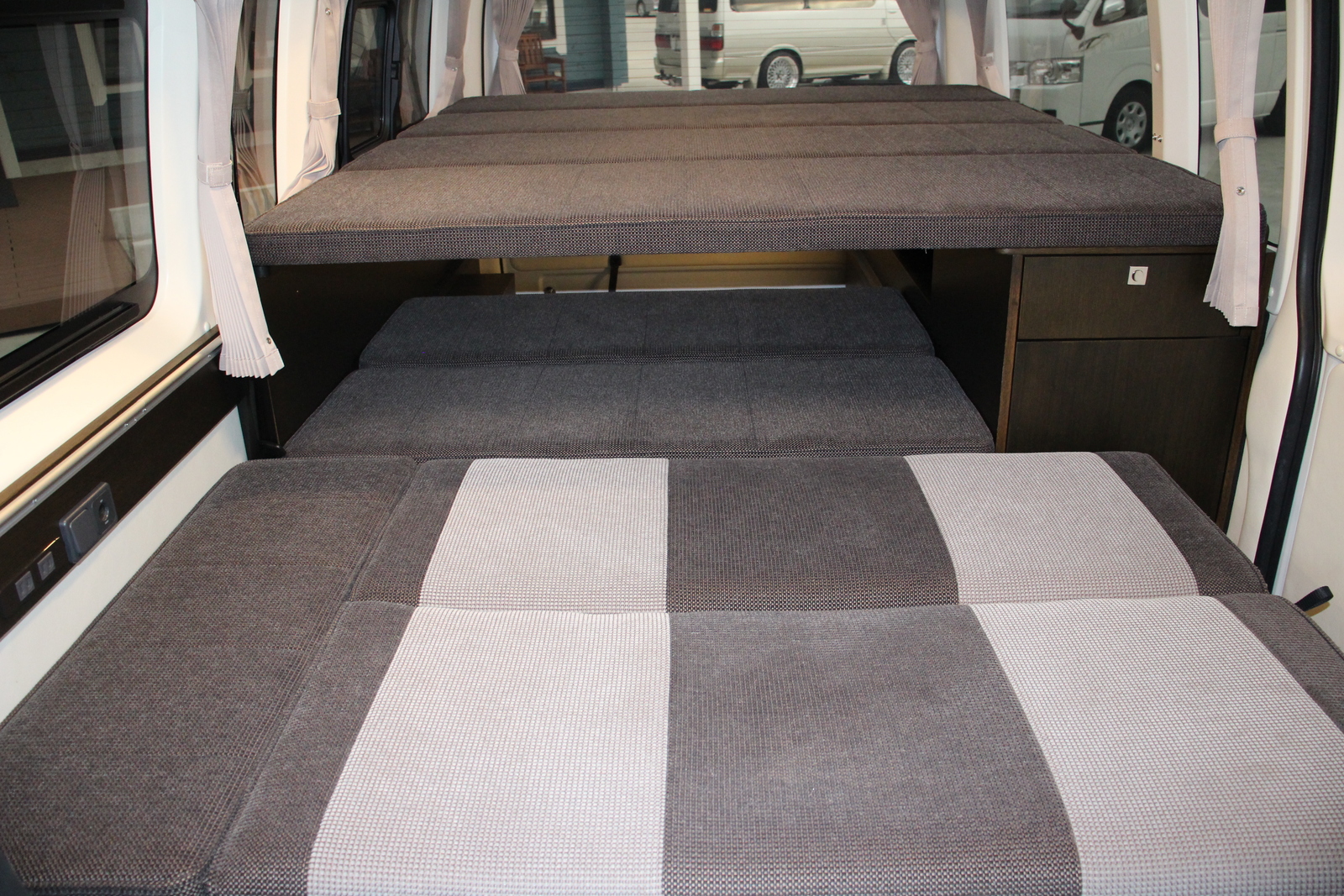 キャンピングカー バンコン ﾊｲｴｰｽ ﾄｲｽﾞﾎﾞｯｸｽ540 家庭用ｴｱｺﾝ 4WD