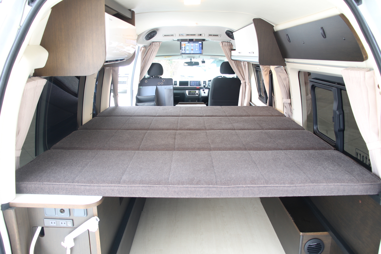 キャンピングカー バンコン ﾊｲｴｰｽ ﾄｲｽﾞﾎﾞｯｸｽ540 家庭用ｴｱｺﾝ 4WD