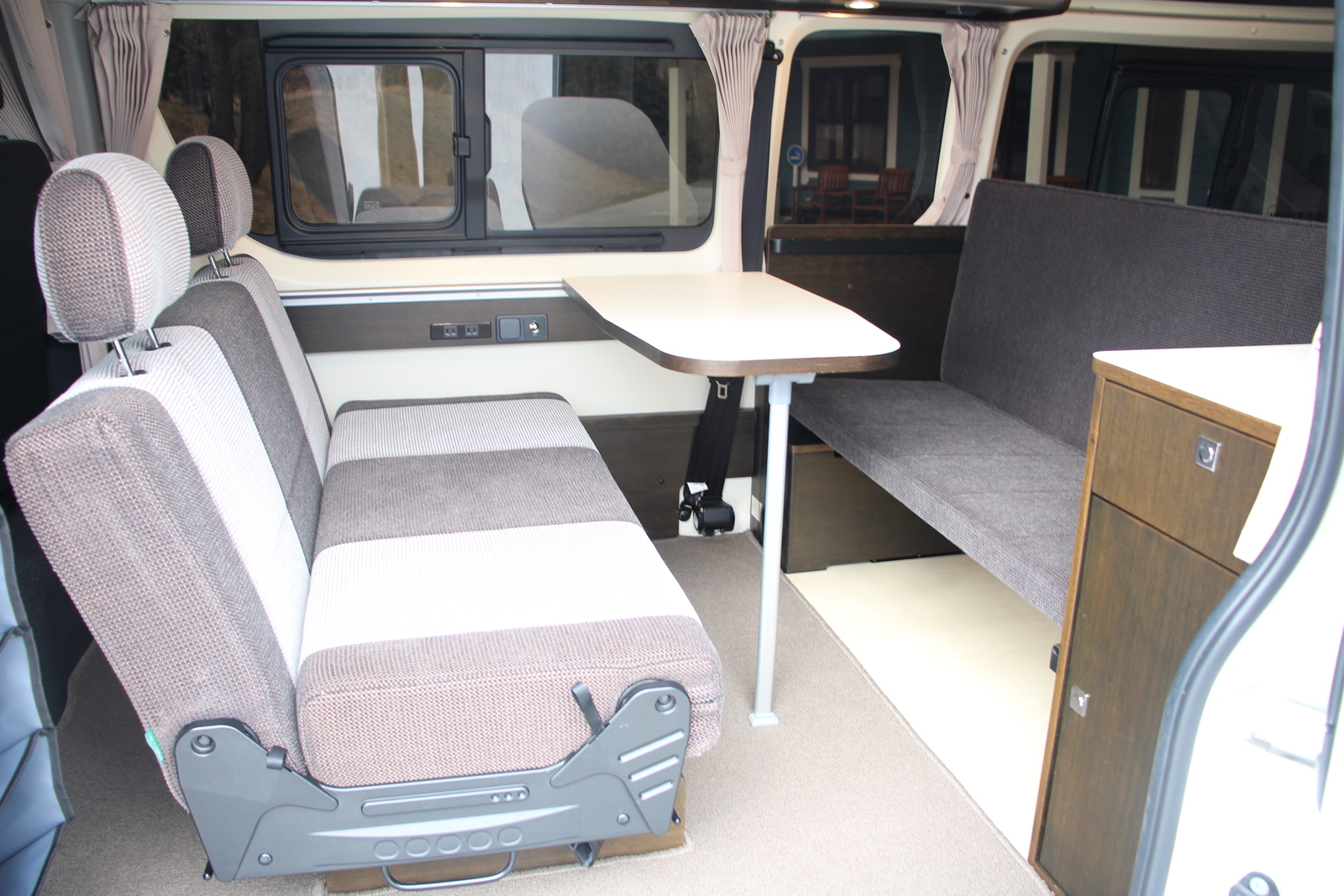 キャンピングカー バンコン ﾊｲｴｰｽ ﾄｲｽﾞﾎﾞｯｸｽ540 家庭用ｴｱｺﾝ 4WD