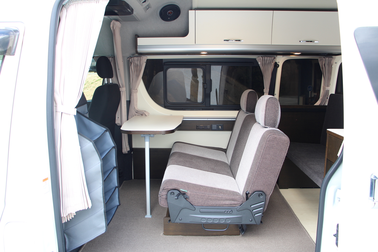 キャンピングカー バンコン ﾊｲｴｰｽ ﾄｲｽﾞﾎﾞｯｸｽ540 家庭用ｴｱｺﾝ 4WD