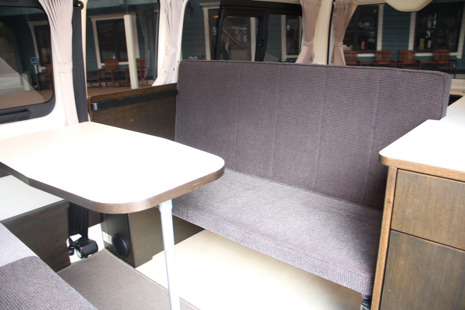 キャンピングカー バンコン ﾊｲｴｰｽ ﾄｲｽﾞﾎﾞｯｸｽ540 家庭用ｴｱｺﾝ 4WD