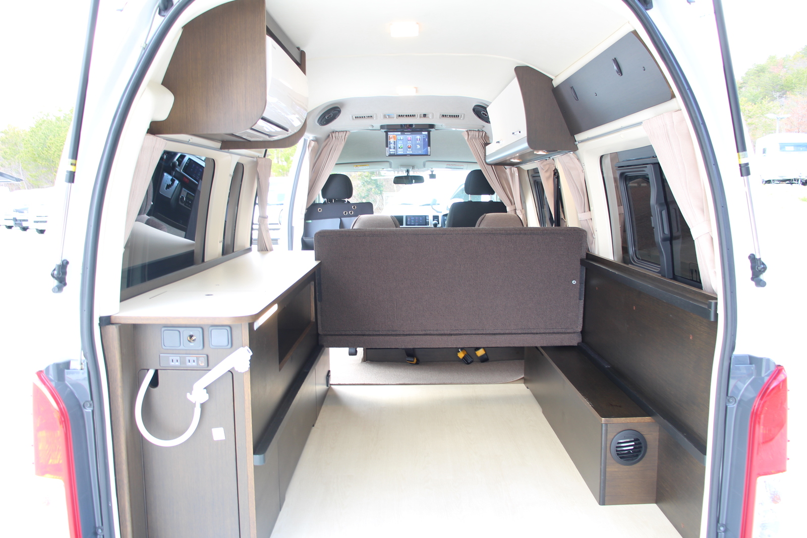 キャンピングカー バンコン ﾊｲｴｰｽ ﾄｲｽﾞﾎﾞｯｸｽ540 家庭用ｴｱｺﾝ 4WD