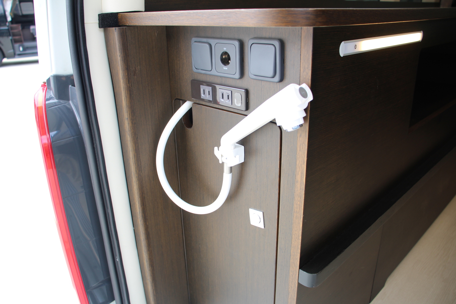 キャンピングカー バンコン ﾊｲｴｰｽ ﾄｲｽﾞﾎﾞｯｸｽ540 家庭用ｴｱｺﾝ 4WD