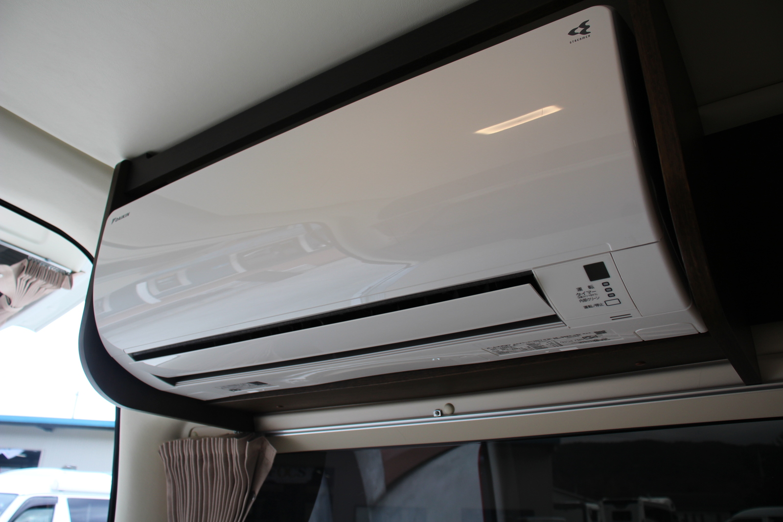 キャンピングカー バンコン ﾊｲｴｰｽ ﾄｲｽﾞﾎﾞｯｸｽ540 家庭用ｴｱｺﾝ 4WD