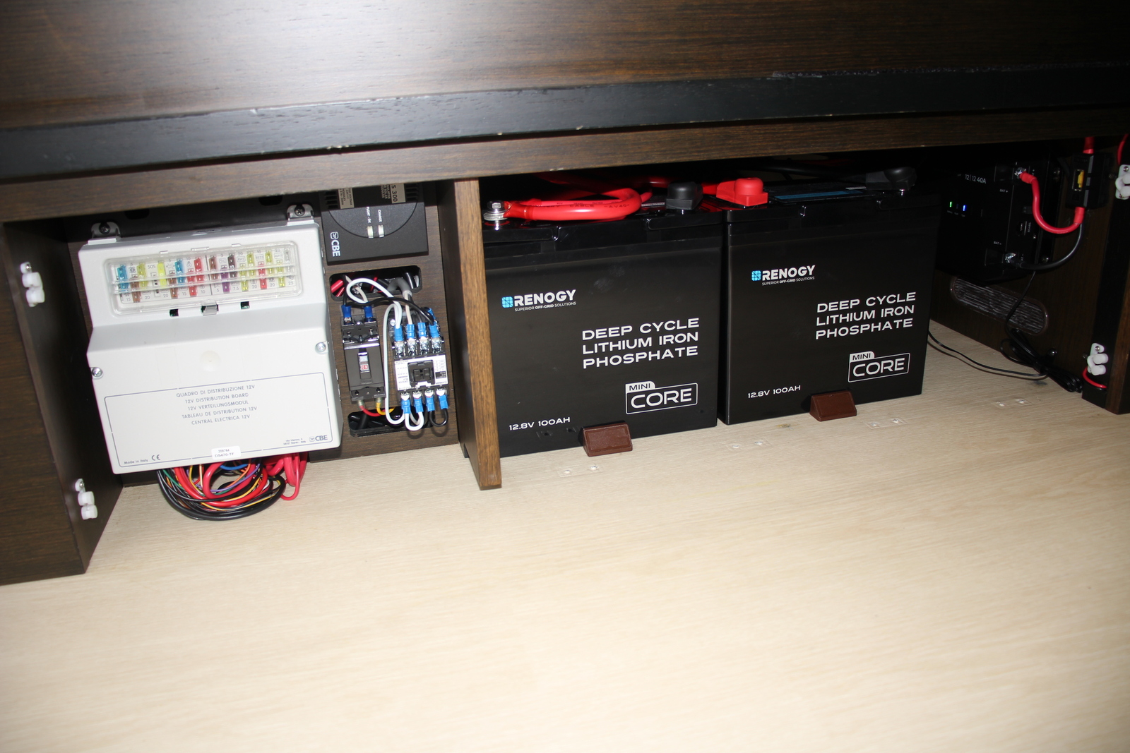 キャンピングカー バンコン ﾊｲｴｰｽ ﾄｲｽﾞﾎﾞｯｸｽ540 家庭用ｴｱｺﾝ 4WD