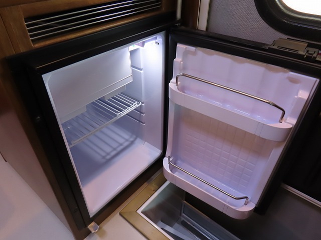 キャンピングカー キャブコン ﾎﾞﾝｺﾞ AtoZ ｱﾐﾃｨﾎﾟﾙﾄ　ｳｨﾝﾄﾞｰｸｰﾗｰ