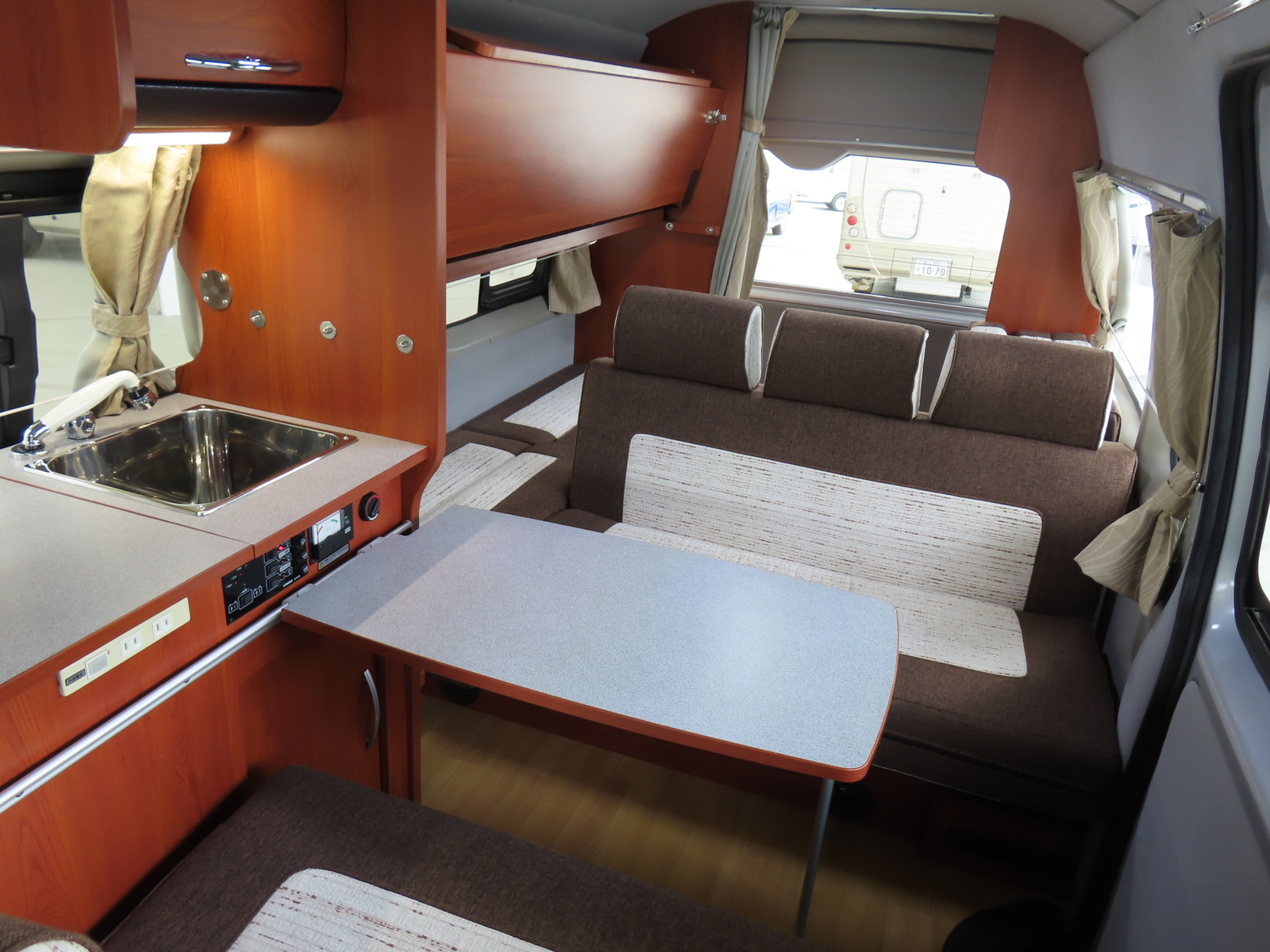 キャンピングカー バンコン ﾚｼﾞｱｽｴｰｽ ﾅｯﾂRV ﾗﾃﾞｨｯｼｭ　FFﾋｰﾀｰ