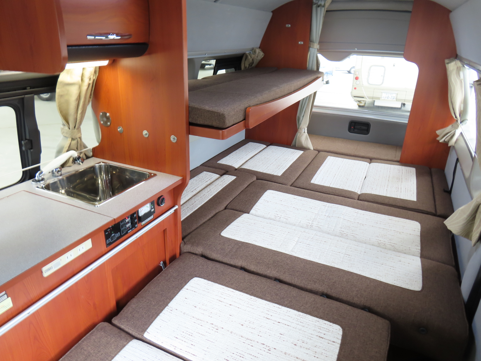 キャンピングカー バンコン ﾚｼﾞｱｽｴｰｽ ﾅｯﾂRV ﾗﾃﾞｨｯｼｭ　FFﾋｰﾀｰ