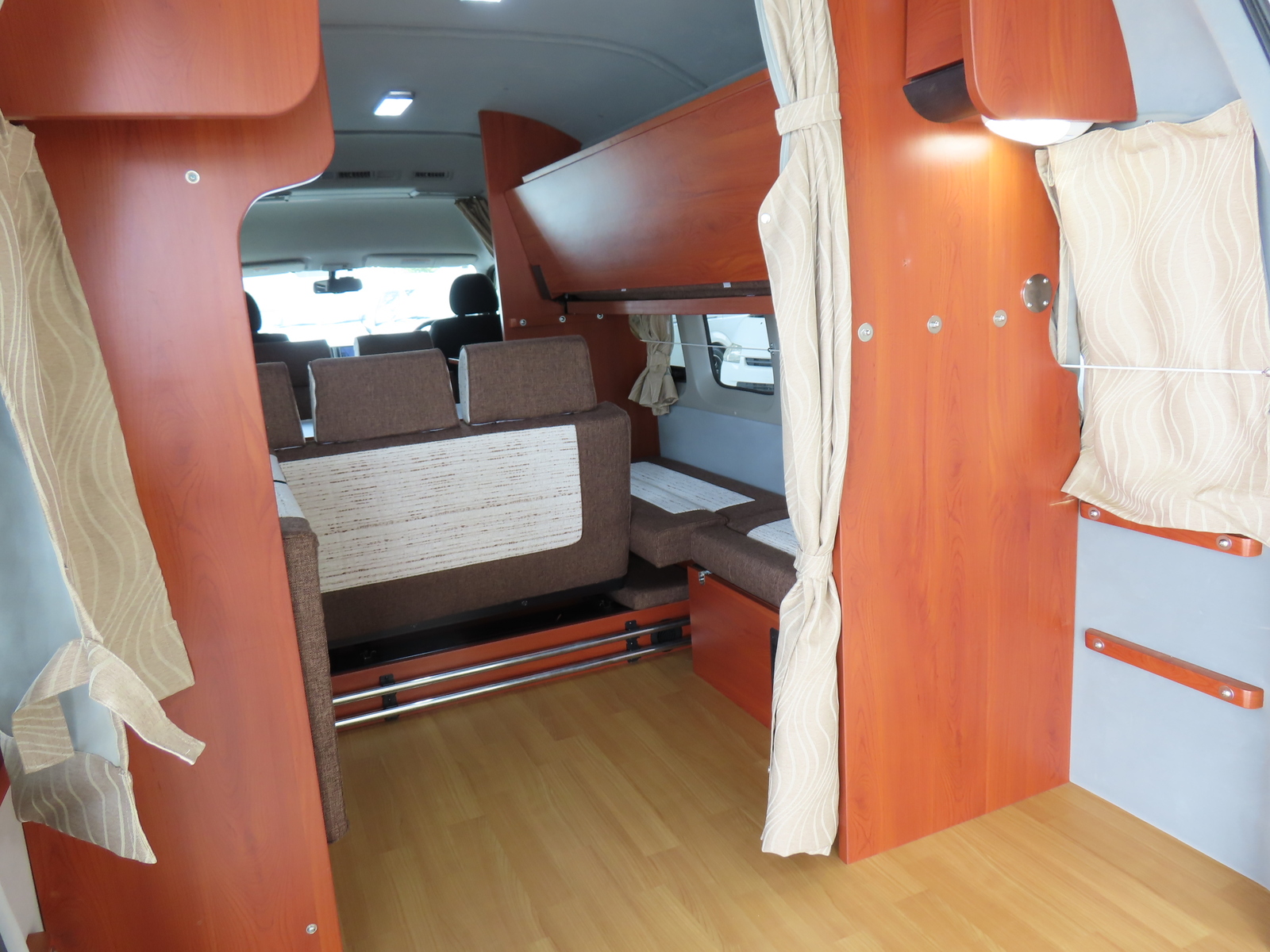 キャンピングカー バンコン ﾚｼﾞｱｽｴｰｽ ﾅｯﾂRV ﾗﾃﾞｨｯｼｭ　FFﾋｰﾀｰ