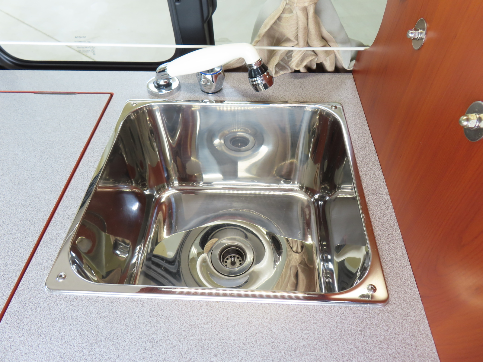 キャンピングカー バンコン ﾚｼﾞｱｽｴｰｽ ﾅｯﾂRV ﾗﾃﾞｨｯｼｭ　FFﾋｰﾀｰ