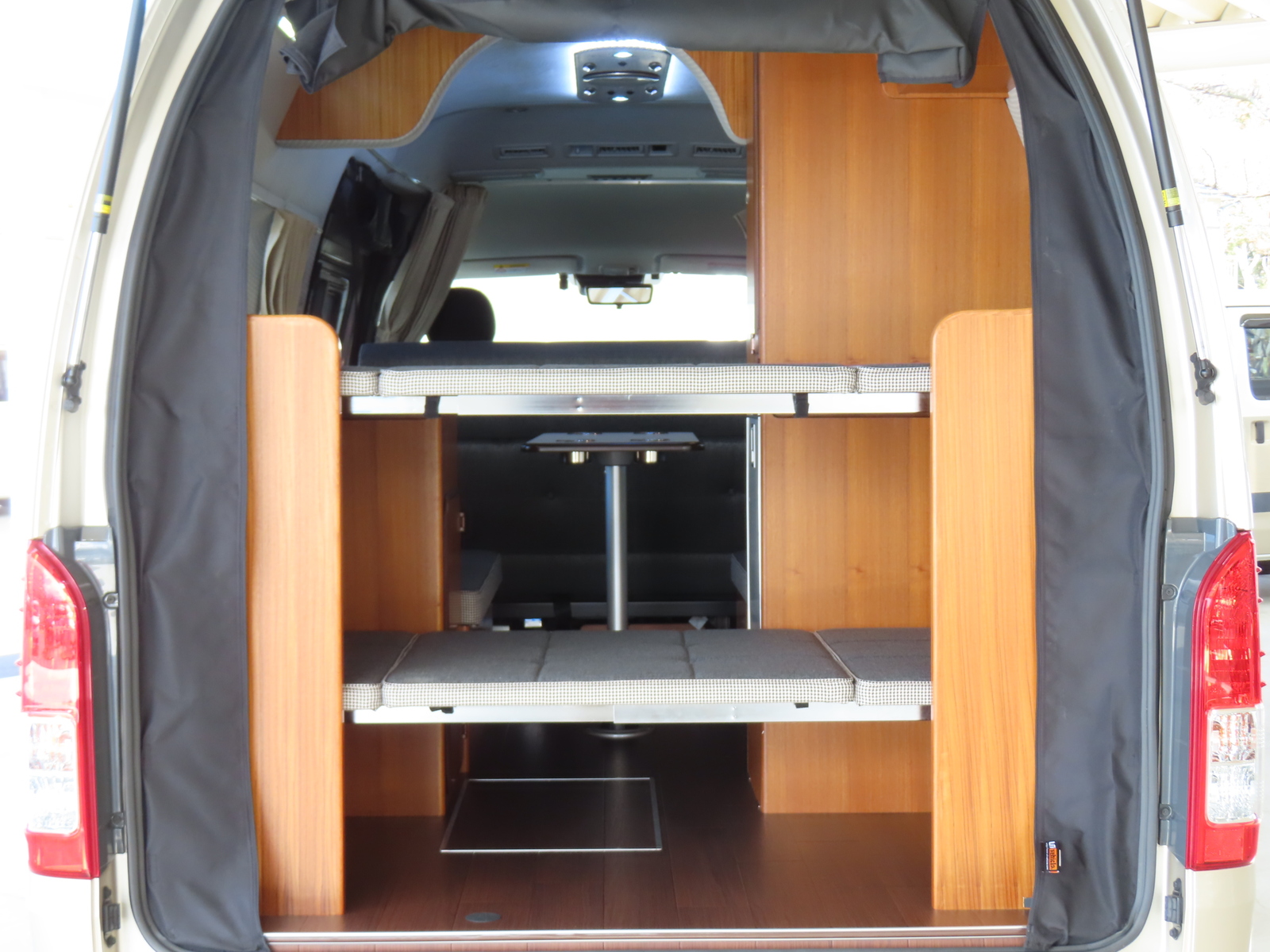 キャンピングカー バンコン ﾊｲｴｰｽ ﾋﾞｰｸﾙ ﾌｭｰﾁｬｰ