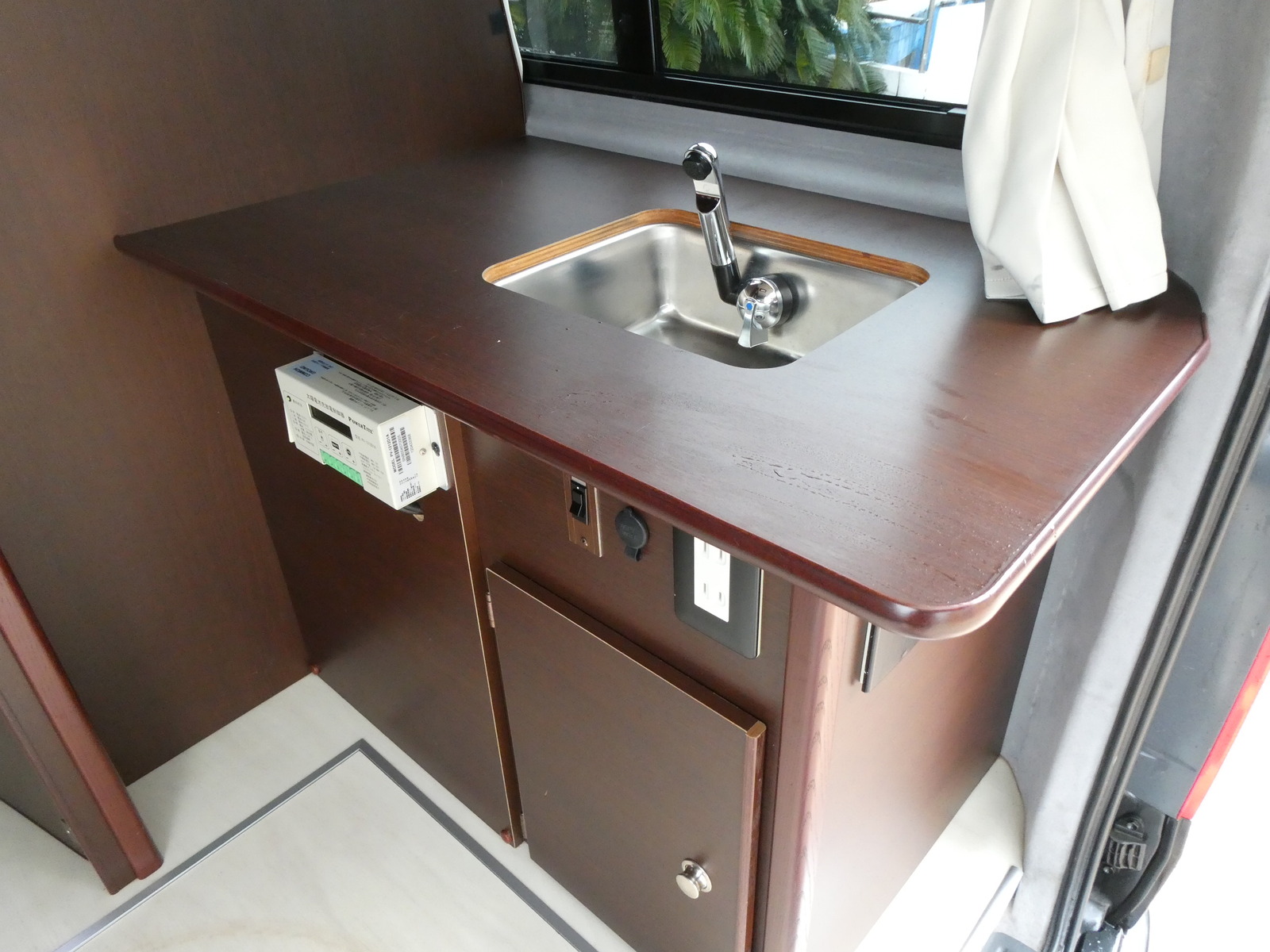 キャンピングカー バンコン OMC　北斗　ｼﾝｸﾞﾙﾕｰｽﾓﾃﾞﾙ　FF　ｿｰﾗｰﾊﾟﾈﾙ