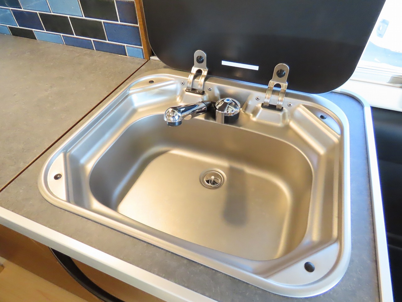 キャンピングカー バンコン ﾊｲｴｰｽ ﾊﾞｰﾃﾞﾝｸﾞﾗﾝﾃﾞ ｶｰｻﾎｰﾑED4WD