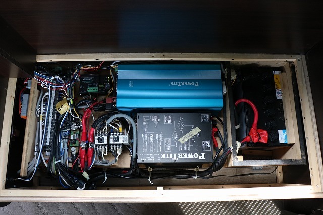 キャンピングカー キャブコン ｶﾑﾛｰﾄﾞ LTｷｬﾝﾊﾟｰ ﾚｶﾞｰﾄﾞﾈｵ+ 4WD