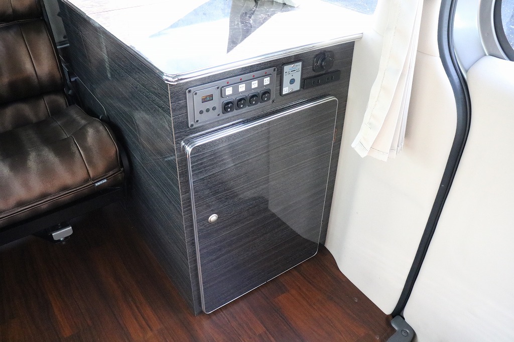 キャンピングカー バンコン NV350 LTｷｬﾝﾊﾟｰ LTｳｫｰｶｰ 4WD