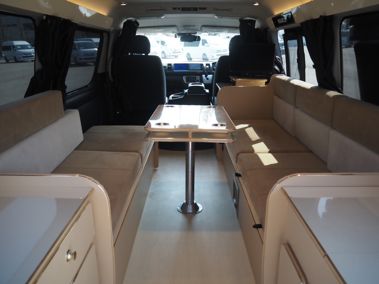 キャンピングカー バンコン ﾊｲｴｰｽ ﾘﾗｯｸｽﾜｺﾞﾝ ｲﾝﾌｨﾆﾃｨ 4WD