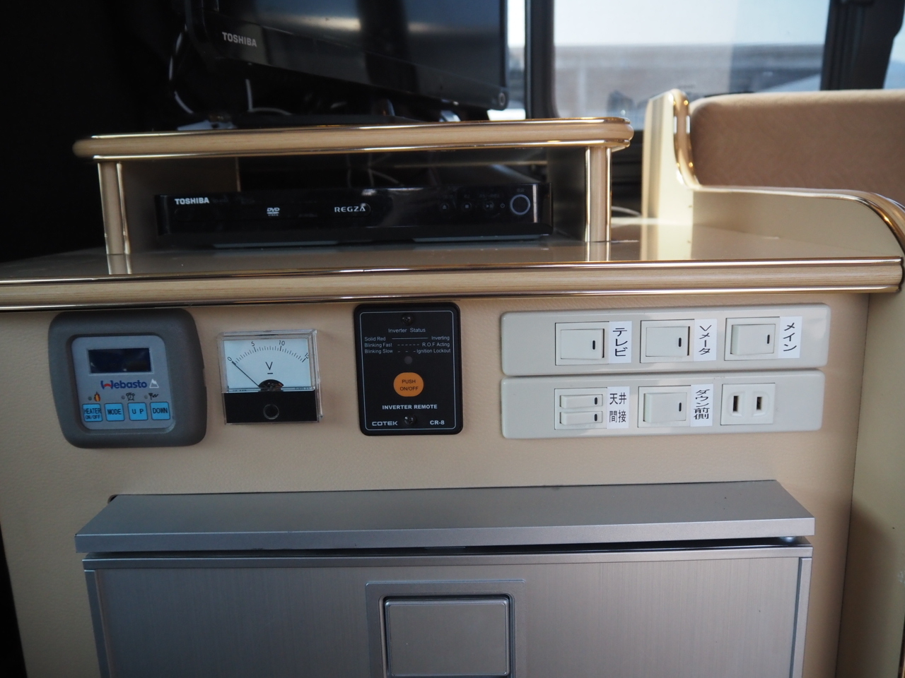 キャンピングカー バンコン ﾊｲｴｰｽ ﾘﾗｯｸｽﾜｺﾞﾝ ｲﾝﾌｨﾆﾃｨ 4WD