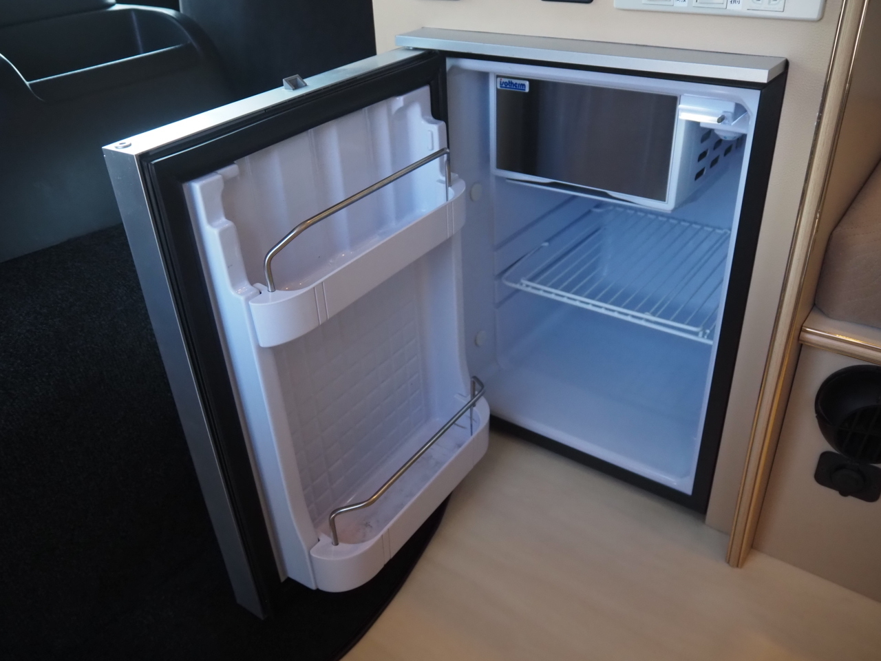 キャンピングカー バンコン ﾊｲｴｰｽ ﾘﾗｯｸｽﾜｺﾞﾝ ｲﾝﾌｨﾆﾃｨ 4WD