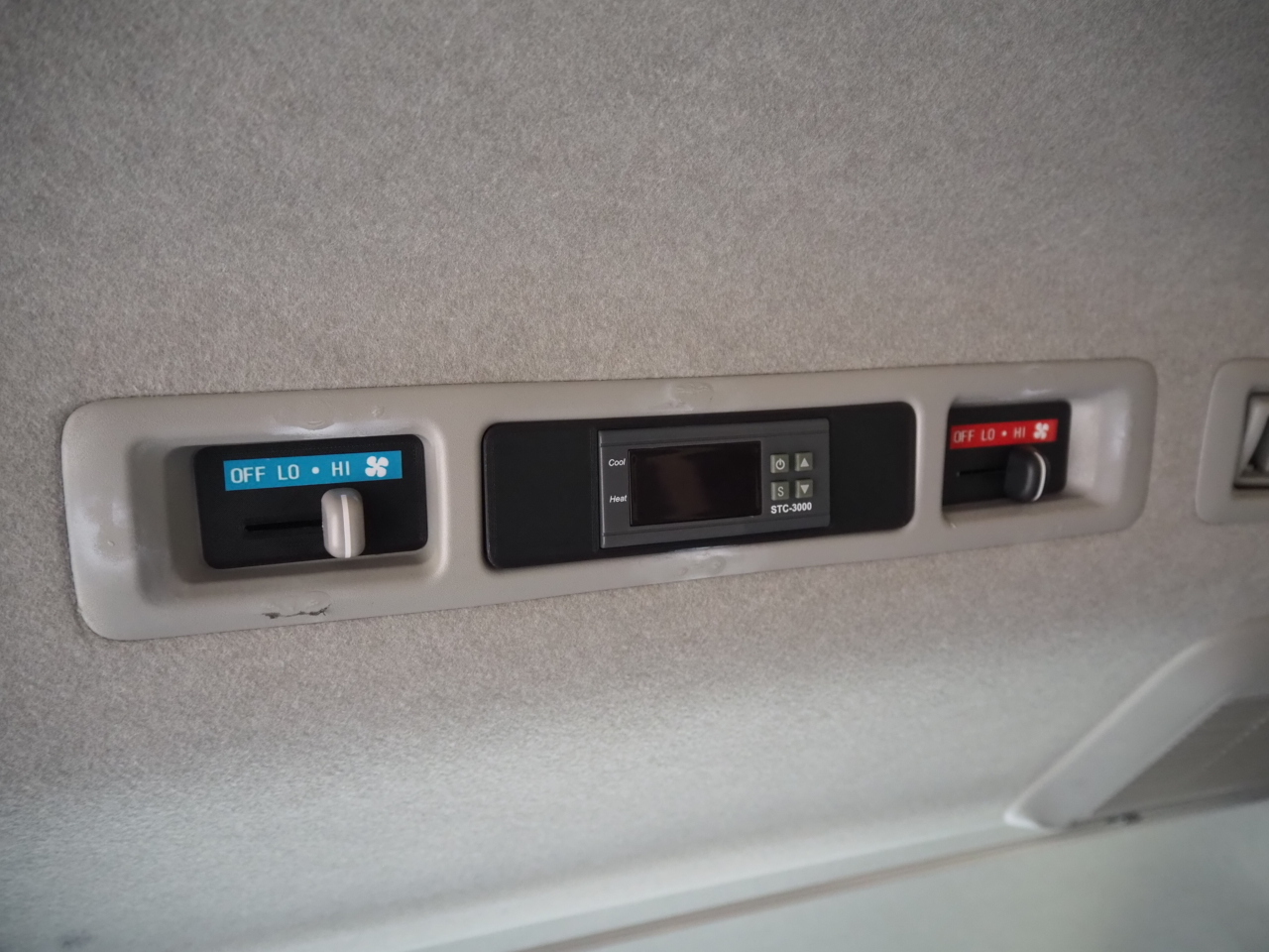 キャンピングカー バンコン ﾊｲｴｰｽ ﾘﾗｯｸｽﾜｺﾞﾝ ｲﾝﾌｨﾆﾃｨ 4WD