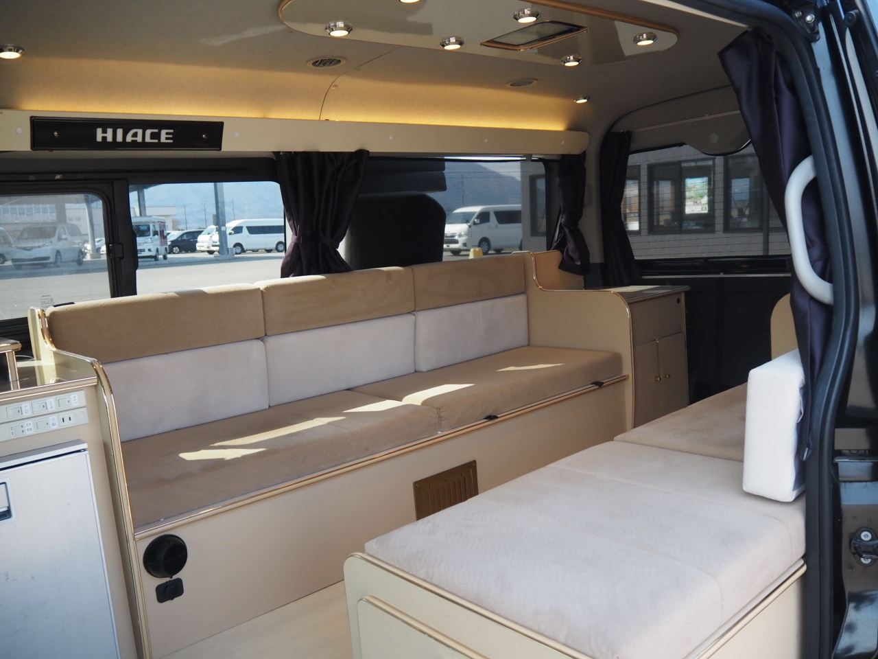 キャンピングカー バンコン ﾊｲｴｰｽ ﾘﾗｯｸｽﾜｺﾞﾝ ｲﾝﾌｨﾆﾃｨ 4WD